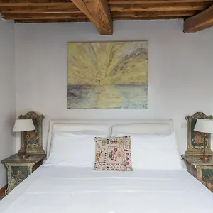 Cozy Wooden Apt In Piazza Navona Rome